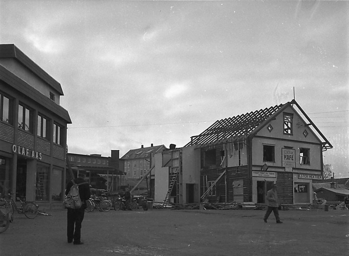 Per Magne Grue, Riving og bygging i Tynset sentrum, 1962.
