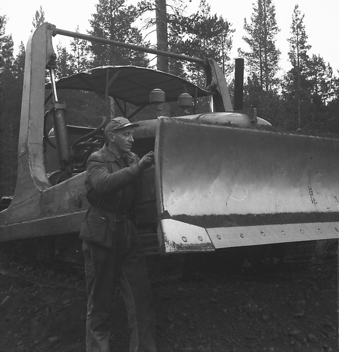 Per Magne Grue, Gravemaskin, skogsveibygging til Gjera og Londalen, Vingelen.
