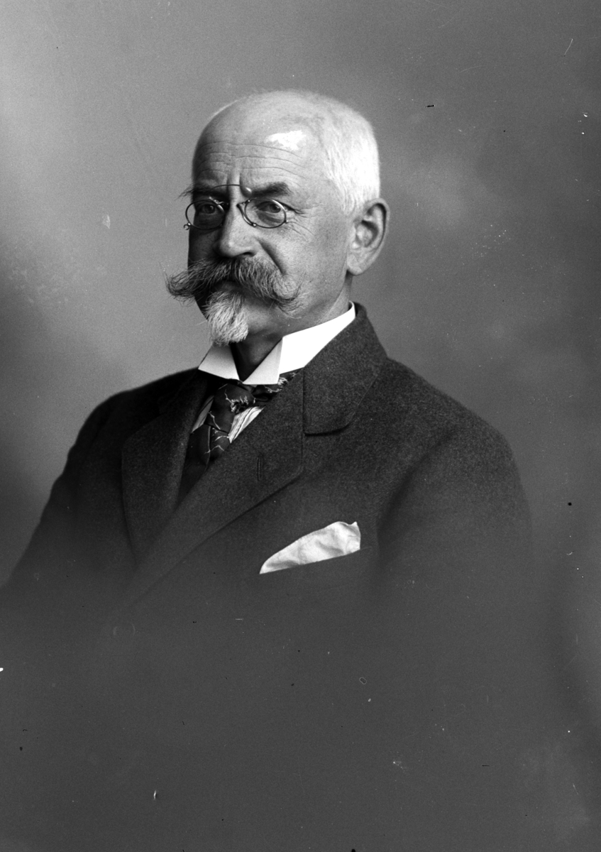 Christian Grundseth, GRAM FULMEKTIG, HALVFIG. , 22642
