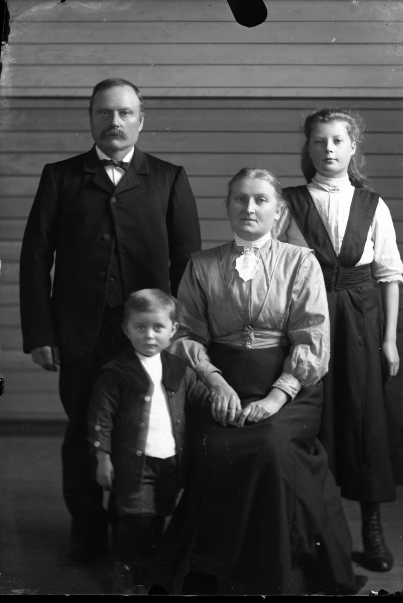 Oscar Holte, Familieportrett