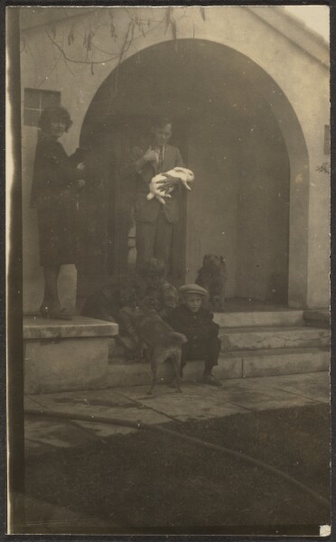 Louis Fleckenstein, [Florence's Family with Pet Rabbit]