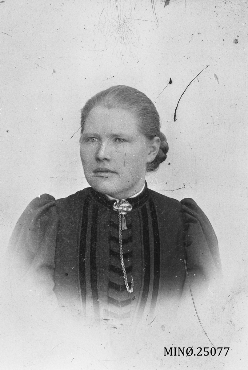 Henrik Augustinsson Stinessen, Portrett av kvinne - Anne Ellingsdatter Kloppbekkmoen