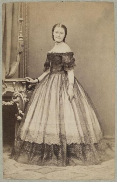 Unknown, Carte-de-visite photographs (480). Four photographs  are dry-mounted to each sheet (120).