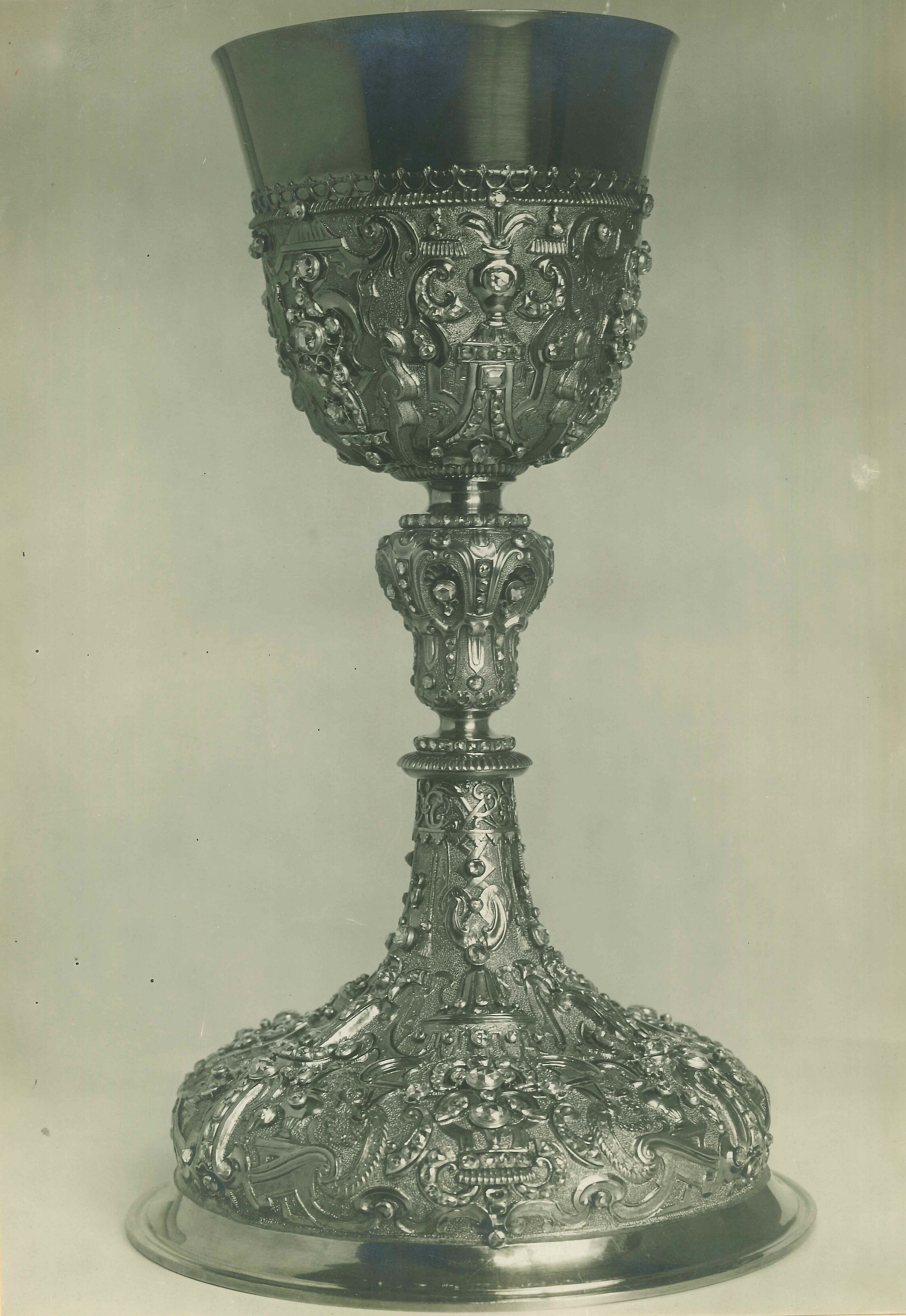 Vladimir Tkalčić, Zagreb - Zagrebačka katedrala - Kalež od zlata s dijamantima; barok, 1722. godina