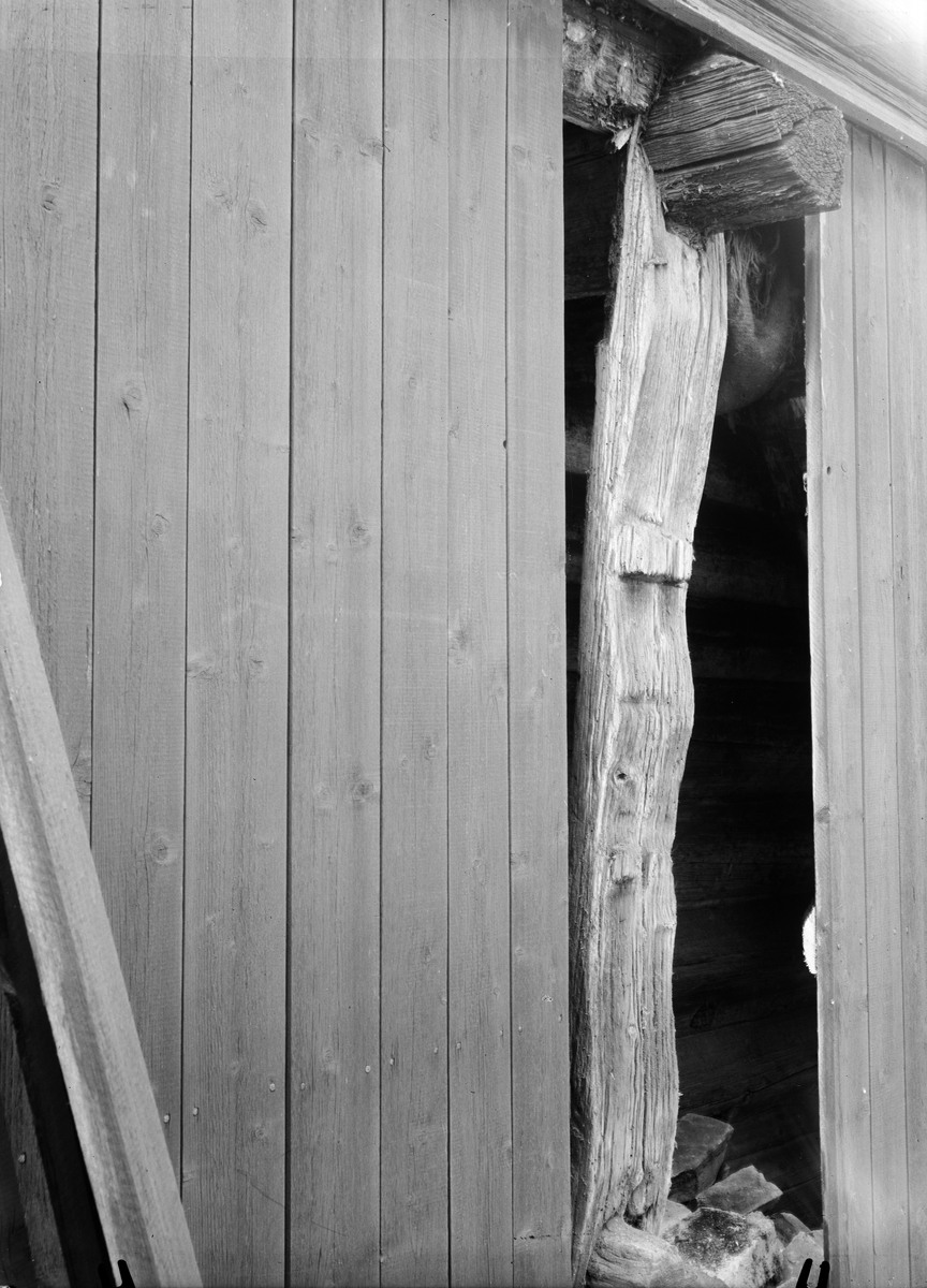Paul Sandberg, Support plank during the loft, economy building, Fäcklinge, Tierps parish, Uppland 1934