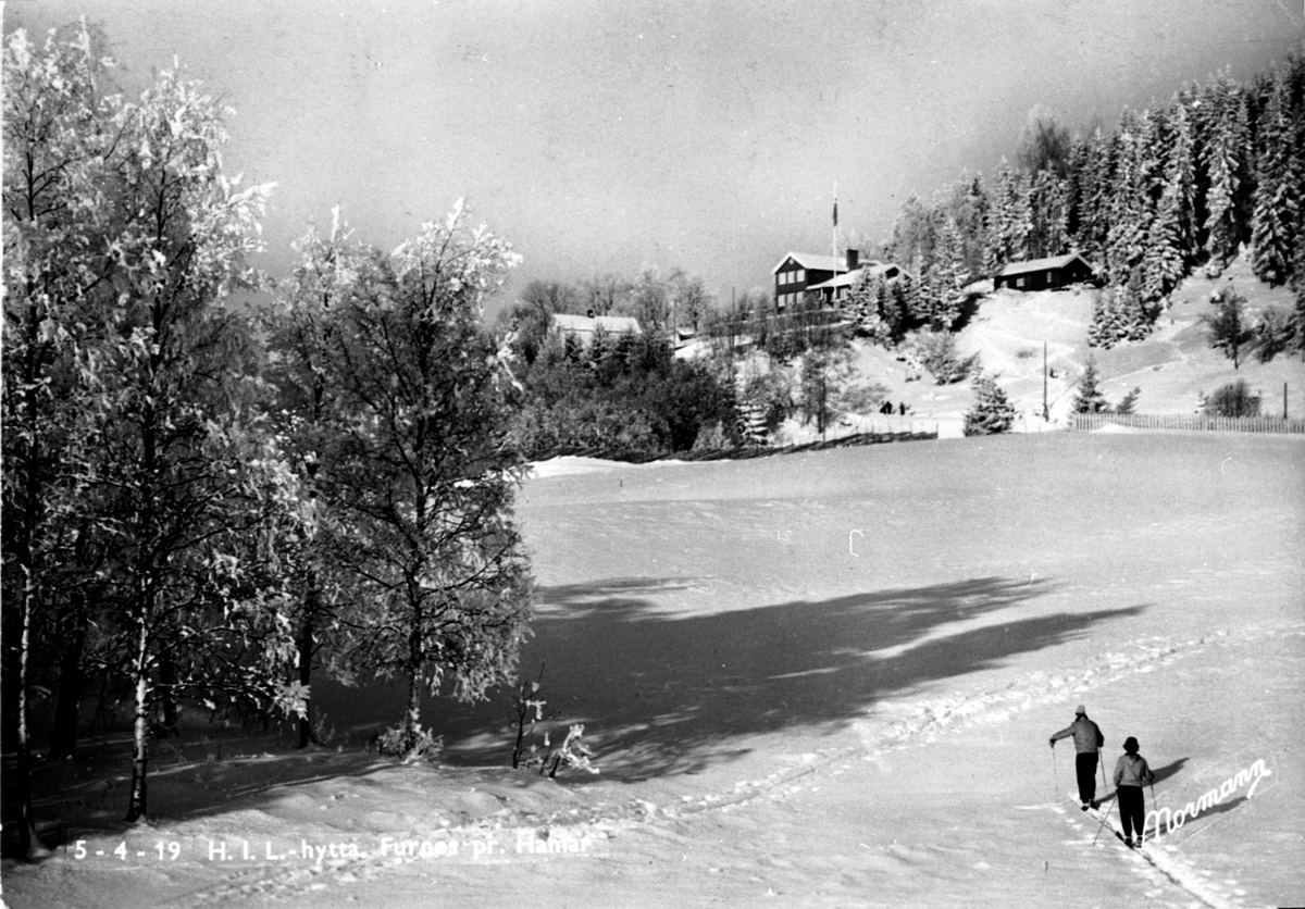 Anno Domkirkeodden, Eksteriør, H. I. L. hytta, Furnes, folk på ski.