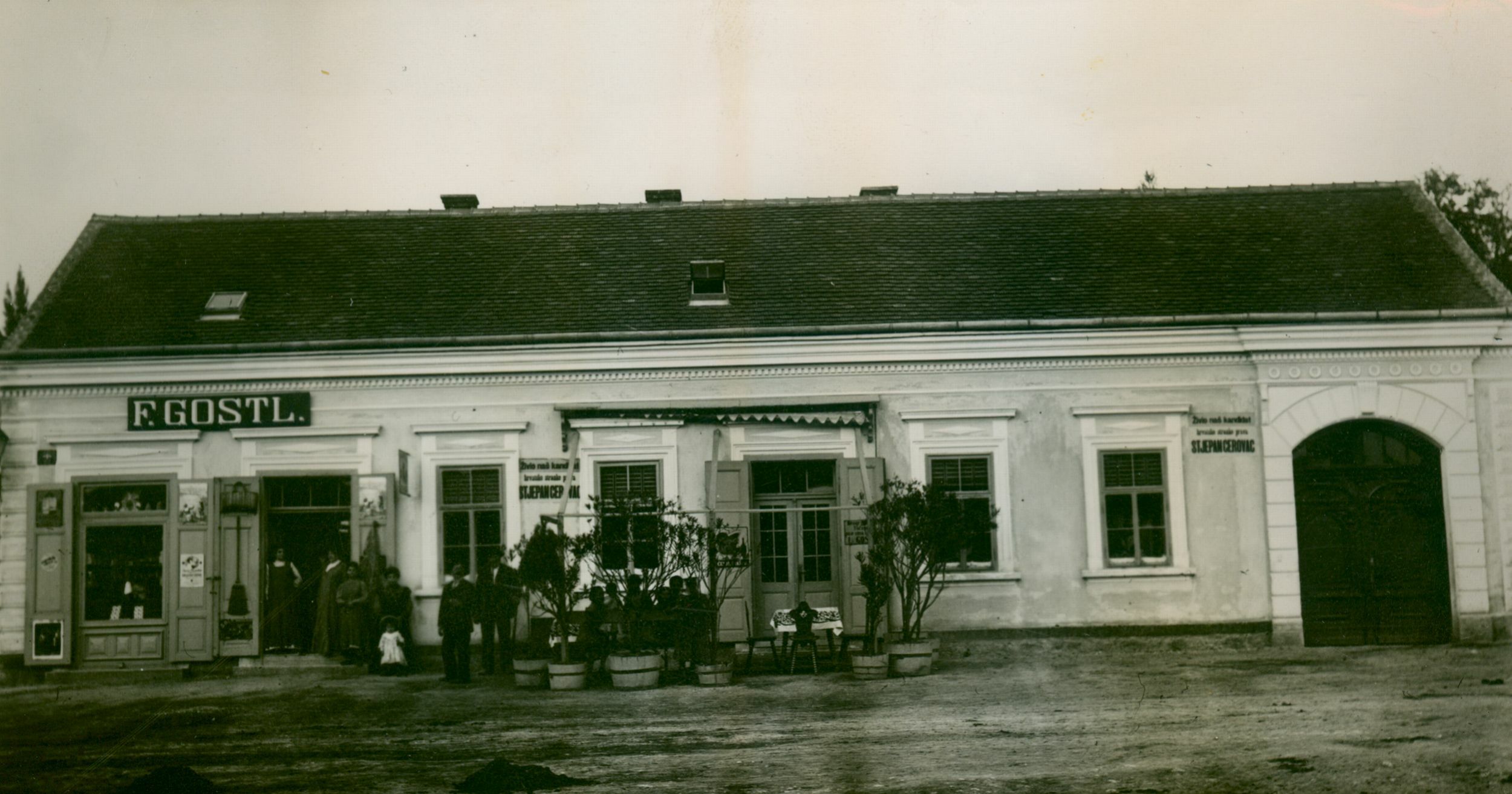 Josip Brunšmid, Krapina - kuća prizemna, trgovina Gostl