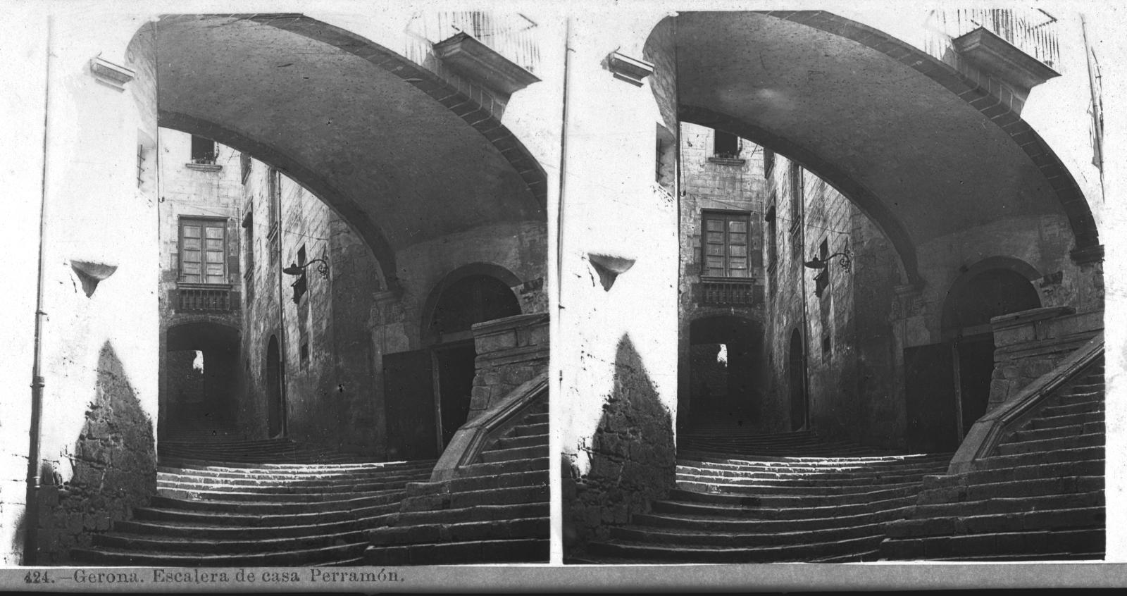 Desconegut, 424 - Gerona. Esalera de casa Perramón