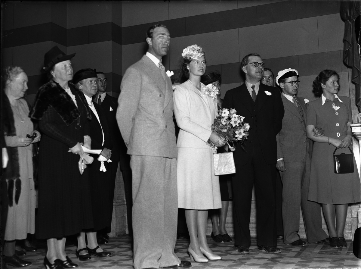 Paul Sandberg, “The Spring Feast in Upsala Nordic emphasized” - Prince Gustaf Adolf, Princess Sibylla and Gösta Knutsson at “Trappmarschen” in the University House, Uppsala 1942