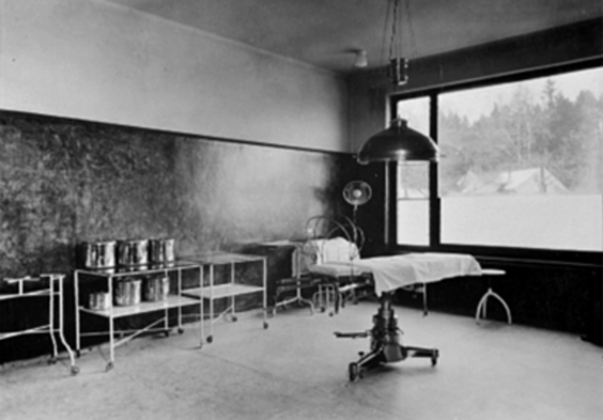 Anno Domkirkeodden, INTERIØR, OPERASJONSSTUEN, OPERASJONSBORD, LAMPE, HAMAR SJUKEHUS