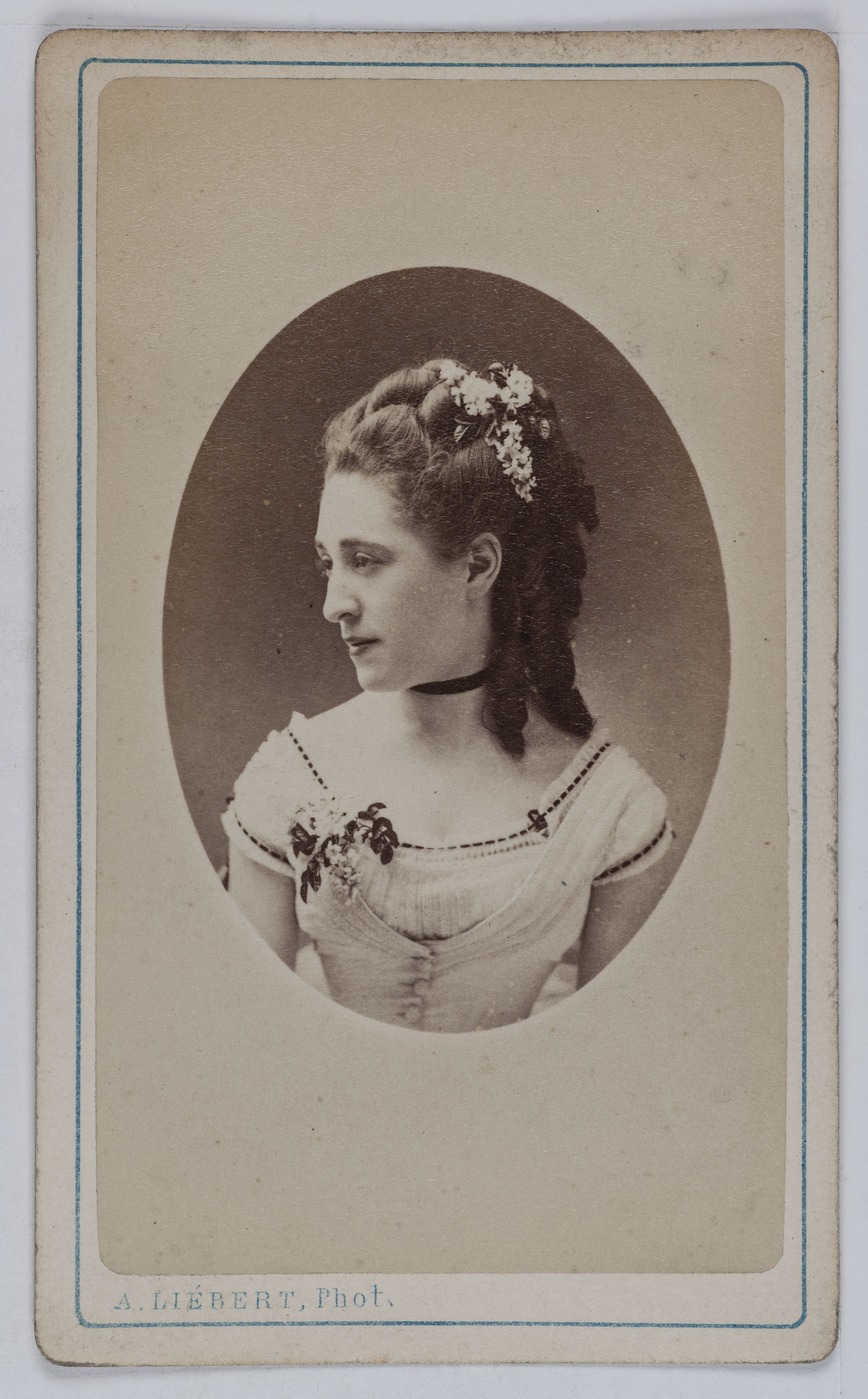 Alphonse Liébert, Portrait de Mademoiselle Julie Rochefort, actrice au Théâtre de l'odéon entre 1875 et 1879.