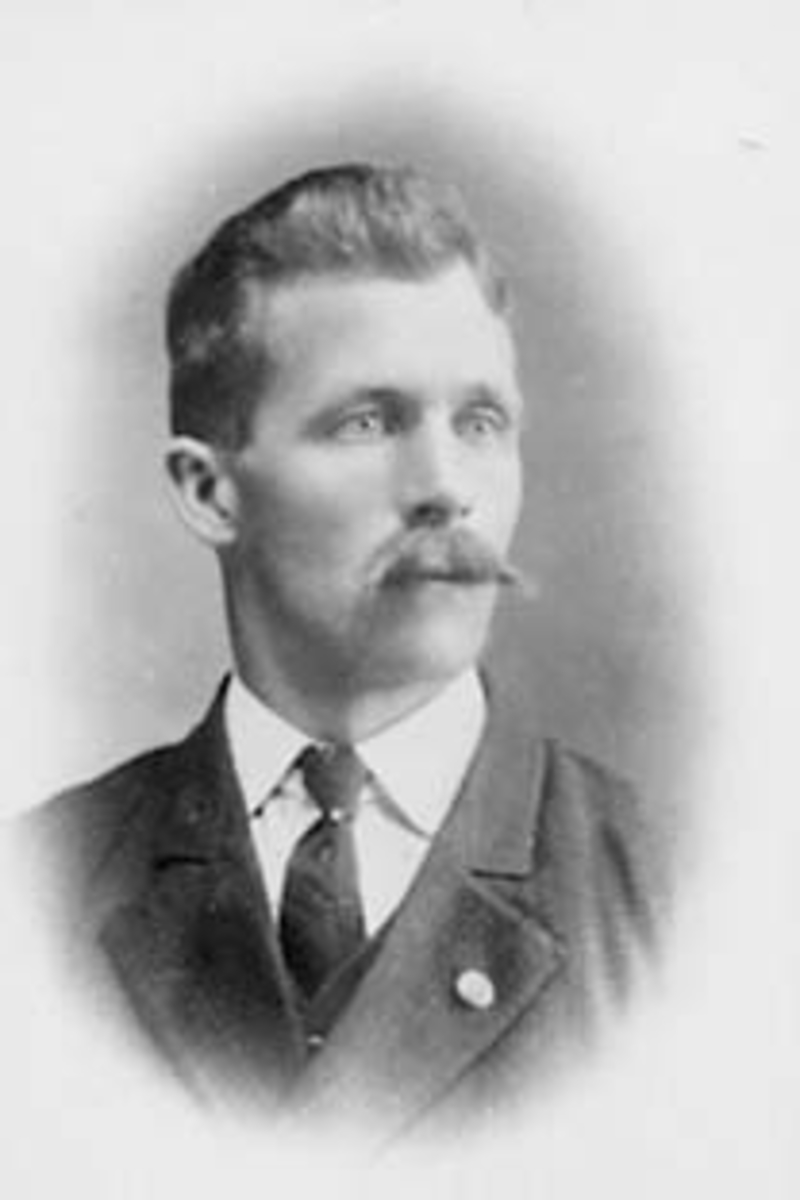 Anno Domkirkeodden, PORTRETT: PETER SINNERUD FØDT: 04. 01. 1876, STUDIO, USA, (FJETRE, STANGE)
