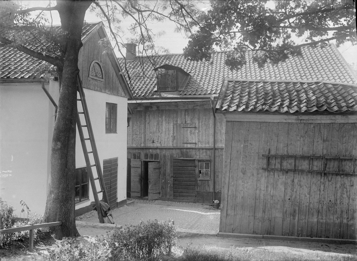 Alfred Dahlgren, Gårdsinteriör, S:t Larsgatan 8, kvarteret S:t Niklas, Fjärdingen, Uppsala 1908