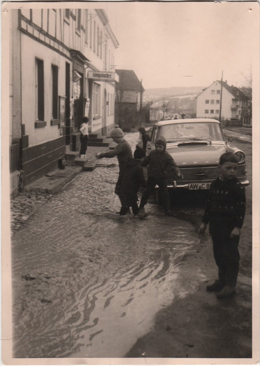 Jupp Schuld, Überflutung der Hauptstraße nach Starkregen 1951