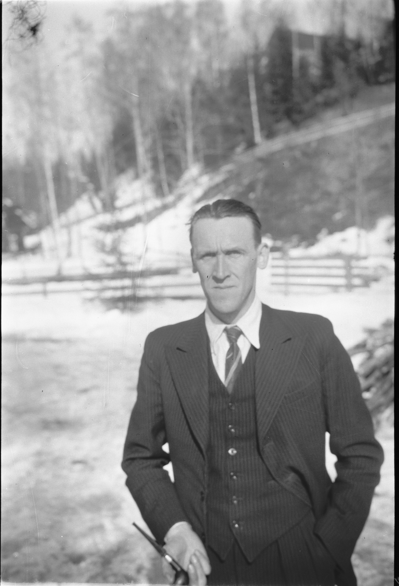 Håkon Prestkværn, Løkkekværn Gård, Moelv. Dagny Prestkværns begravelse, ukjent.