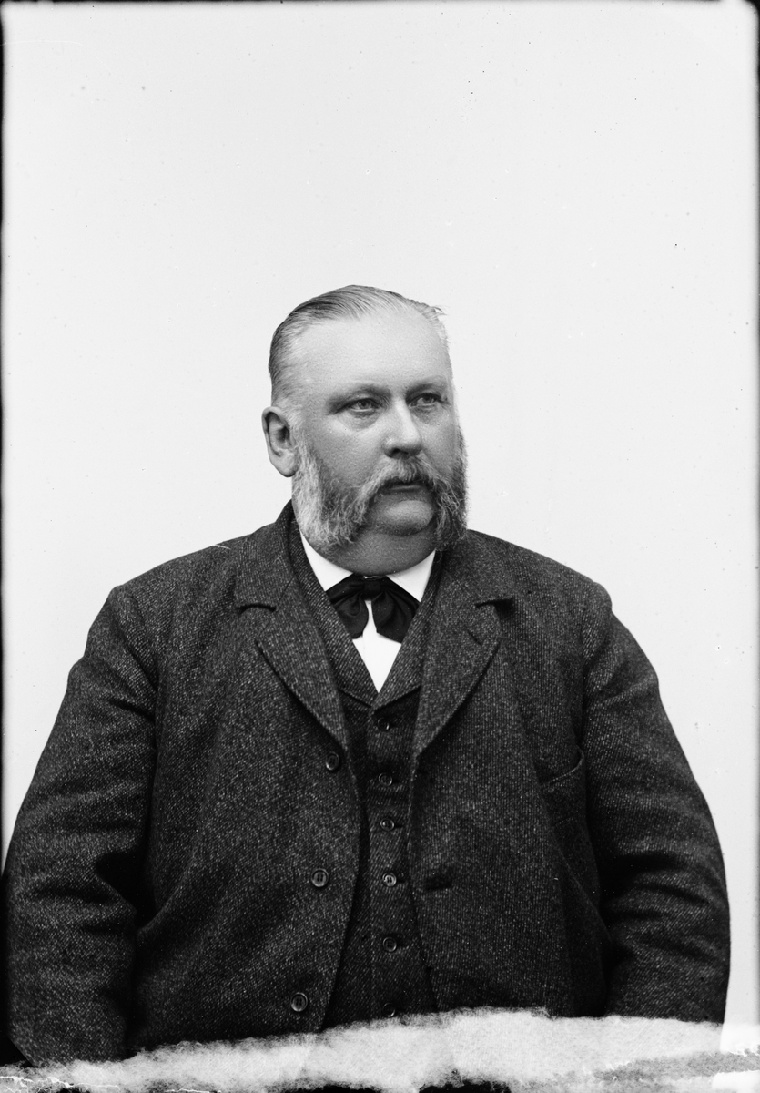 Skötsner-Edhlund, Ateljéporträtt - färgare Per Vilhelm Schram, Östhammar, Uppland