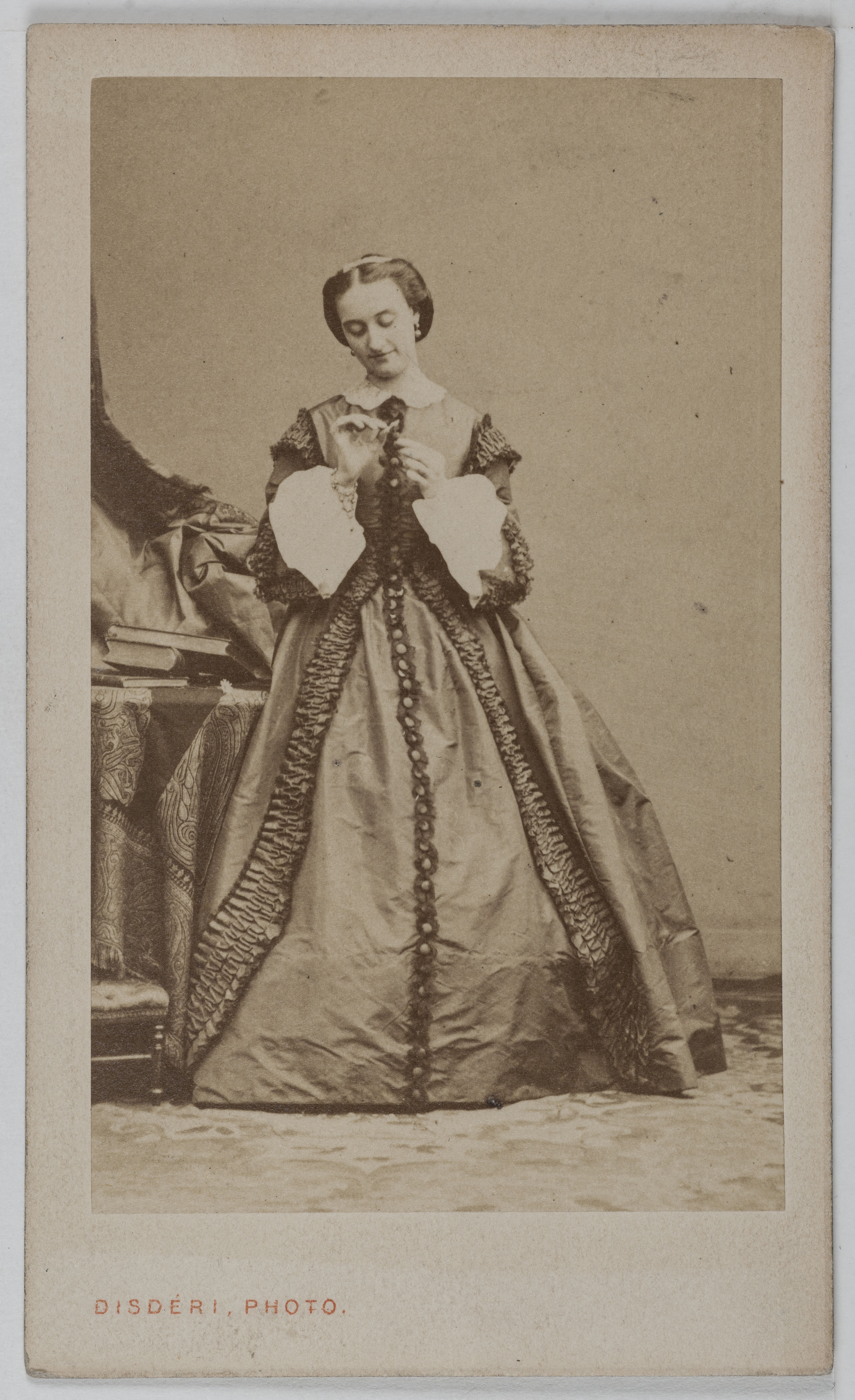André-Adolphe-Eugène Disdéri, Portrait de Madame Musard, actrice ou demi-mondaine ?