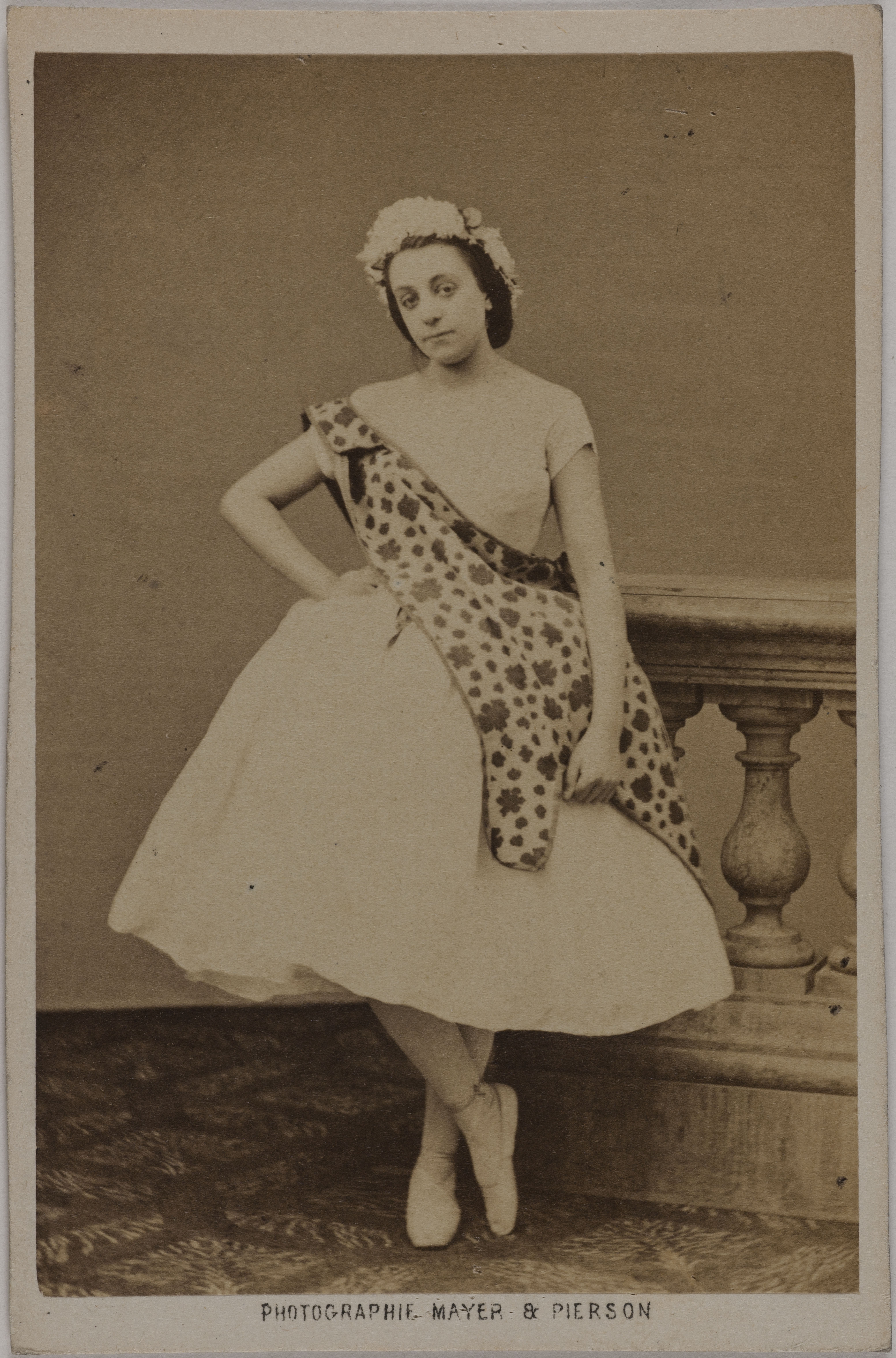 Mayer Frères et Pierson, Portrait d'Antonine (danseuse)