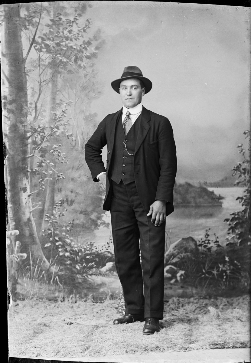Skötsner-Edhlund, Ateljéporträtt - K. A. Höstedt från Yttersby, Börstil socken, Uppland 1923
