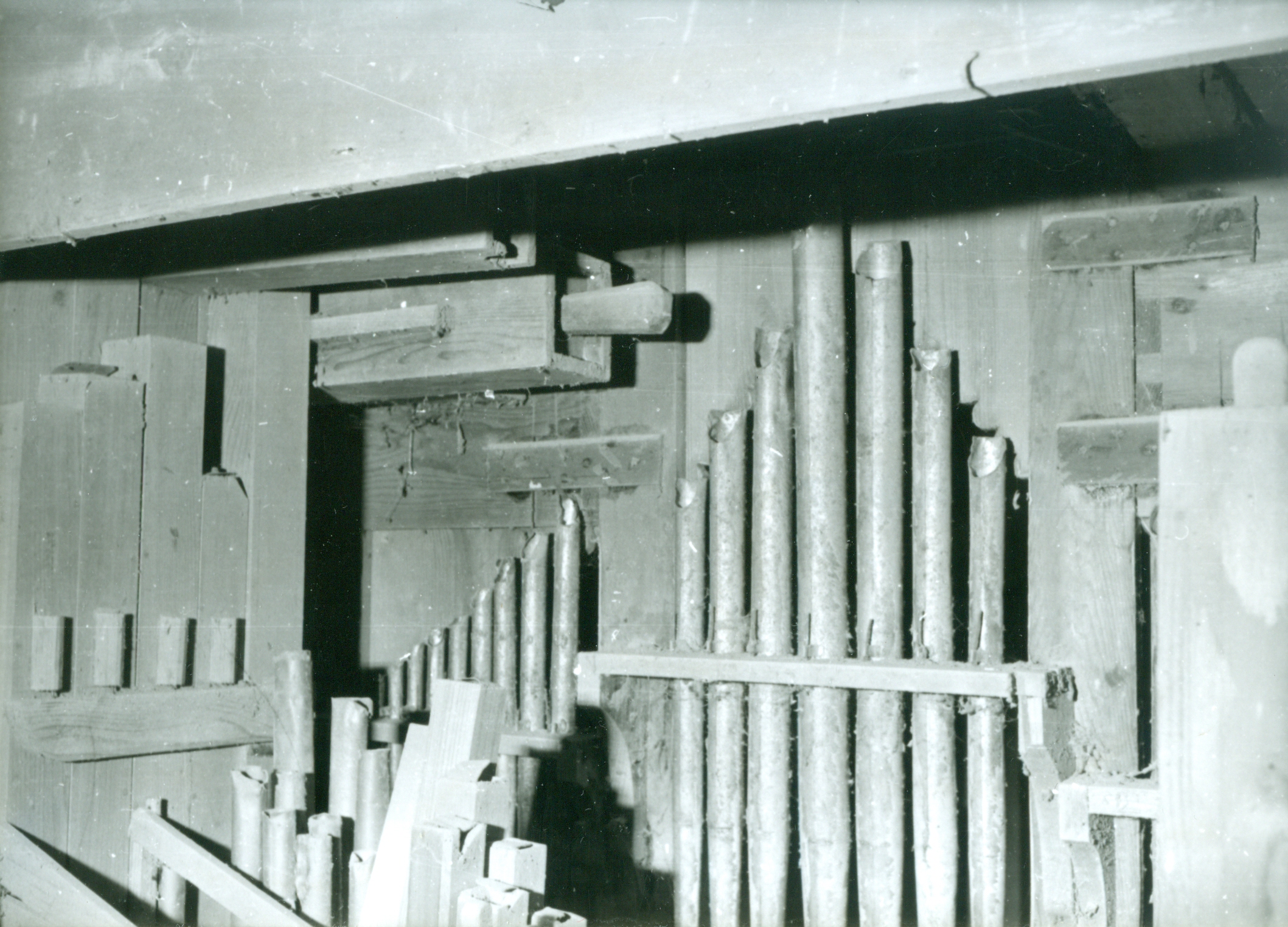 Nino Vranić, Svetojurski Vrh (Krapina) - Kapela sv. Jurja - Detalj - svirale