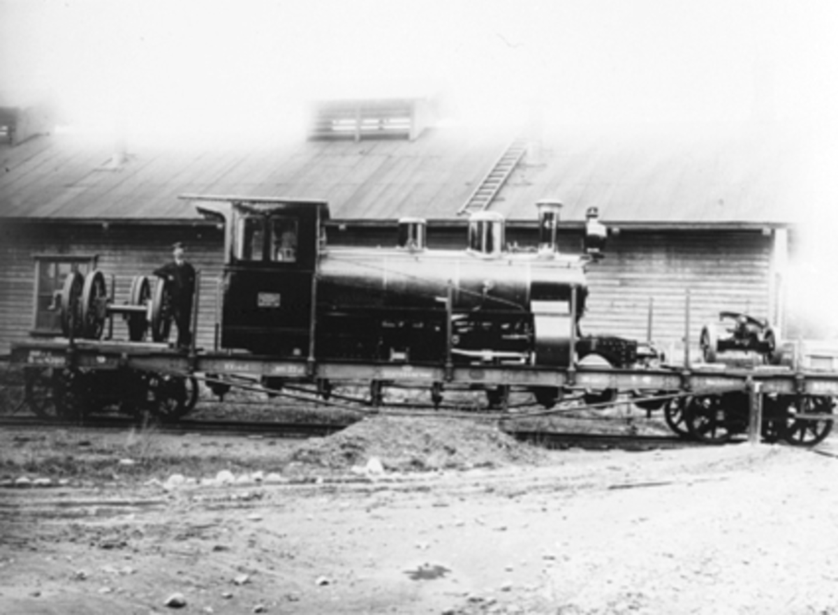 Anno Domkirkeodden, LOKOMOTIV NR. 43, HJULGANG, HAMAR JERNSTØPERI, VERKSTED, (HAM-JERN)Klar til forsendelse m/vogn