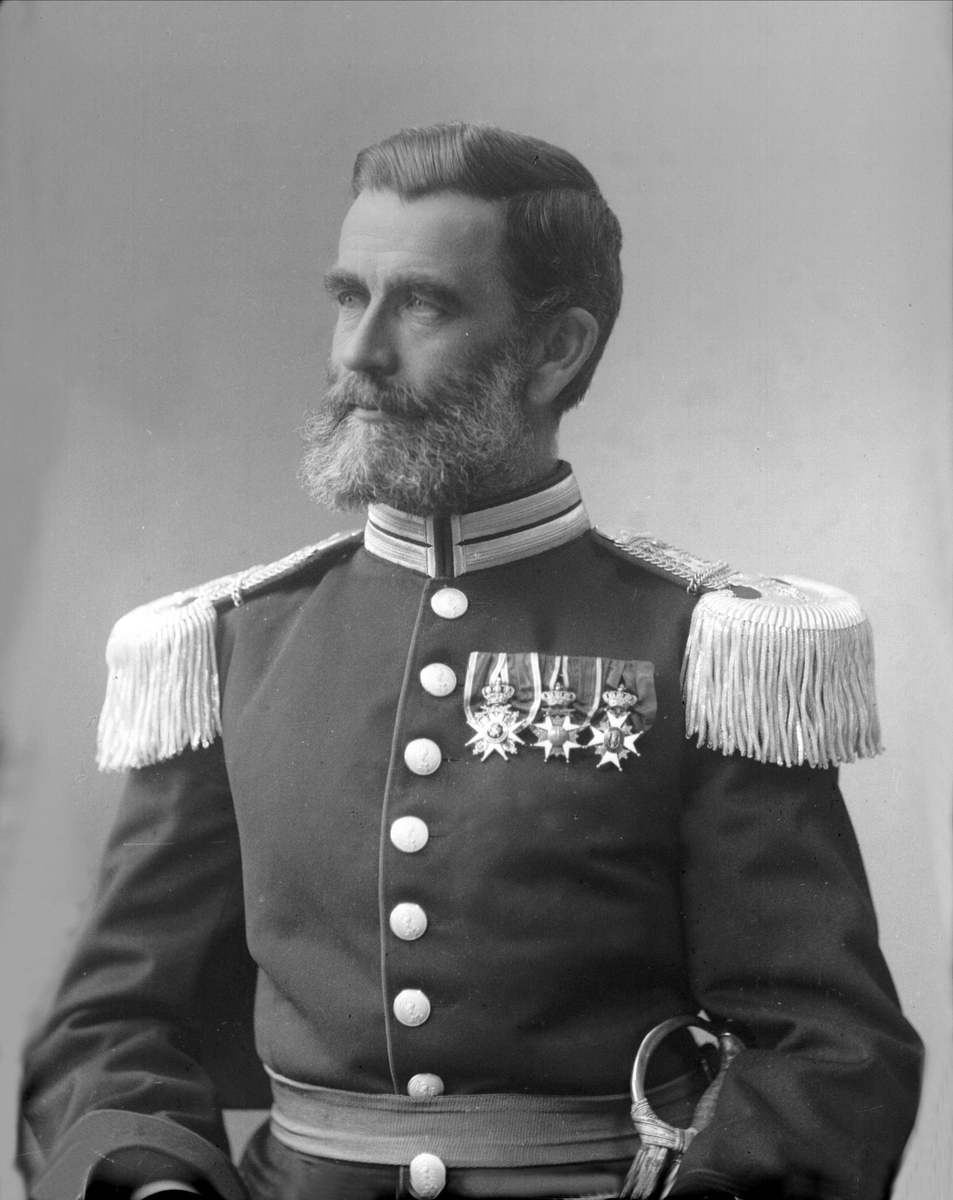Gustav Borgen, Portrett, Olaf Wilhelm Petersen (1841-1909), i uniform.