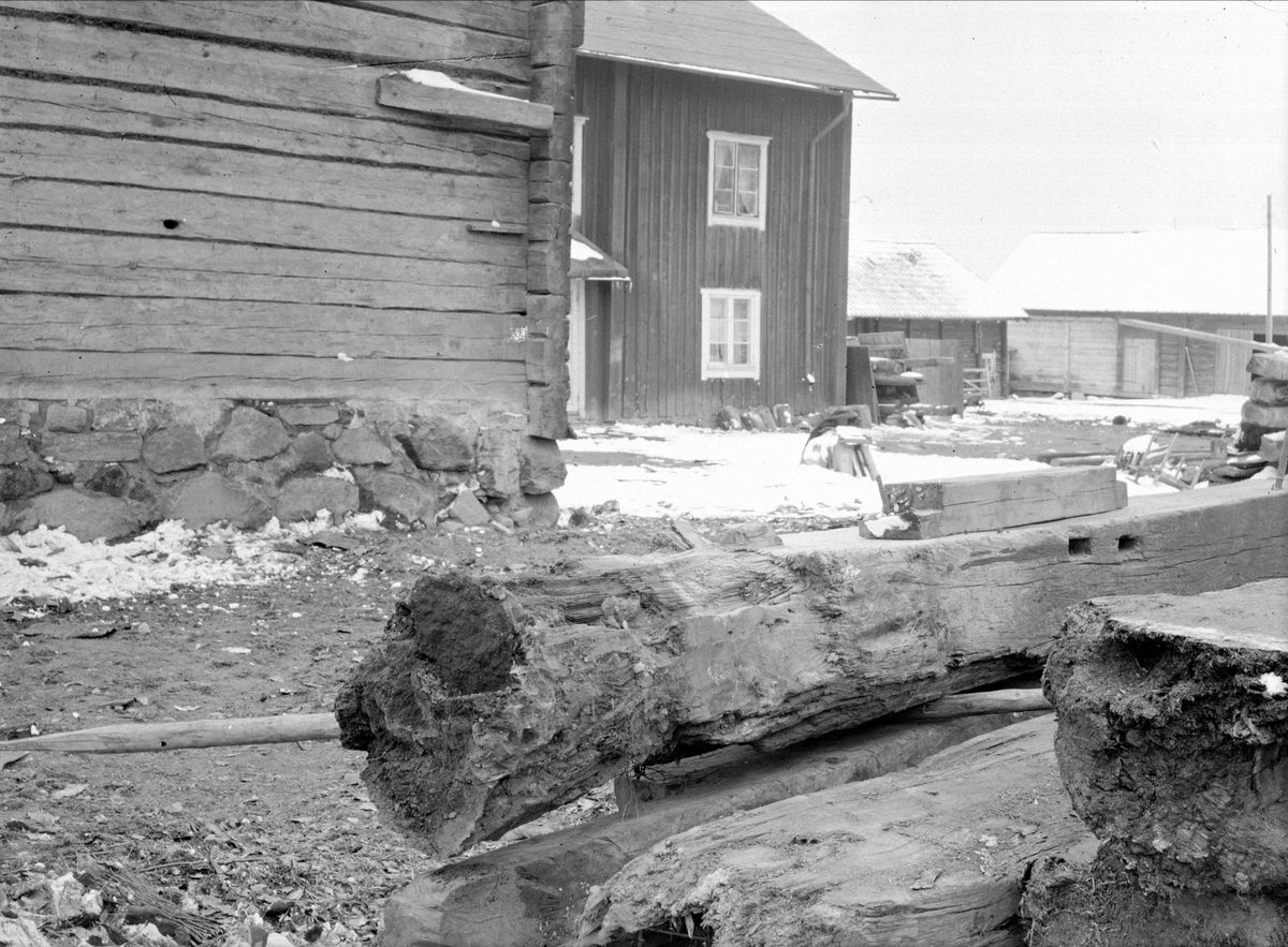 Paul Sandberg, Portlider posts - now at the open-air museum Disagården - during dismantling in Gränby, Björklinge parish, Uppland
