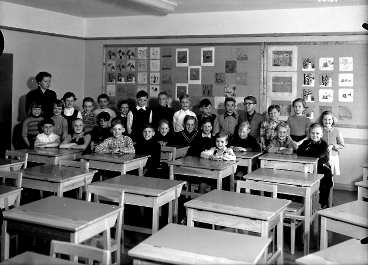 Sven Lindskog, The Marsfälets school, classroom interior, 27 schoolchildren with teacher Miss Dagmar Persson. Class 2h, local in Tullhuset.