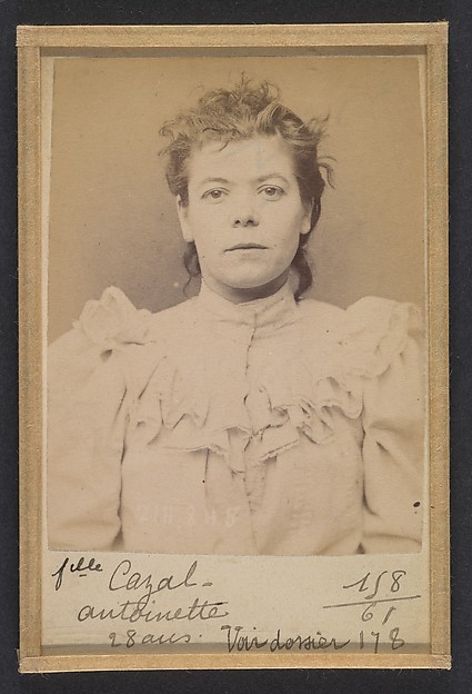 Alphonse Bertillon, Cazal. Antoinette. 28 ans, née à Salgouz (Cantal). Couturière. Anarchiste. 28/2/94.