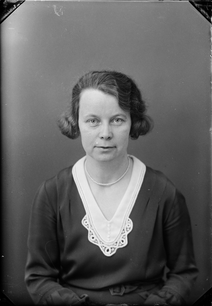 Skötsner-Edhlund, Ateljé Portrait - Woman, Östhammar, Uppland