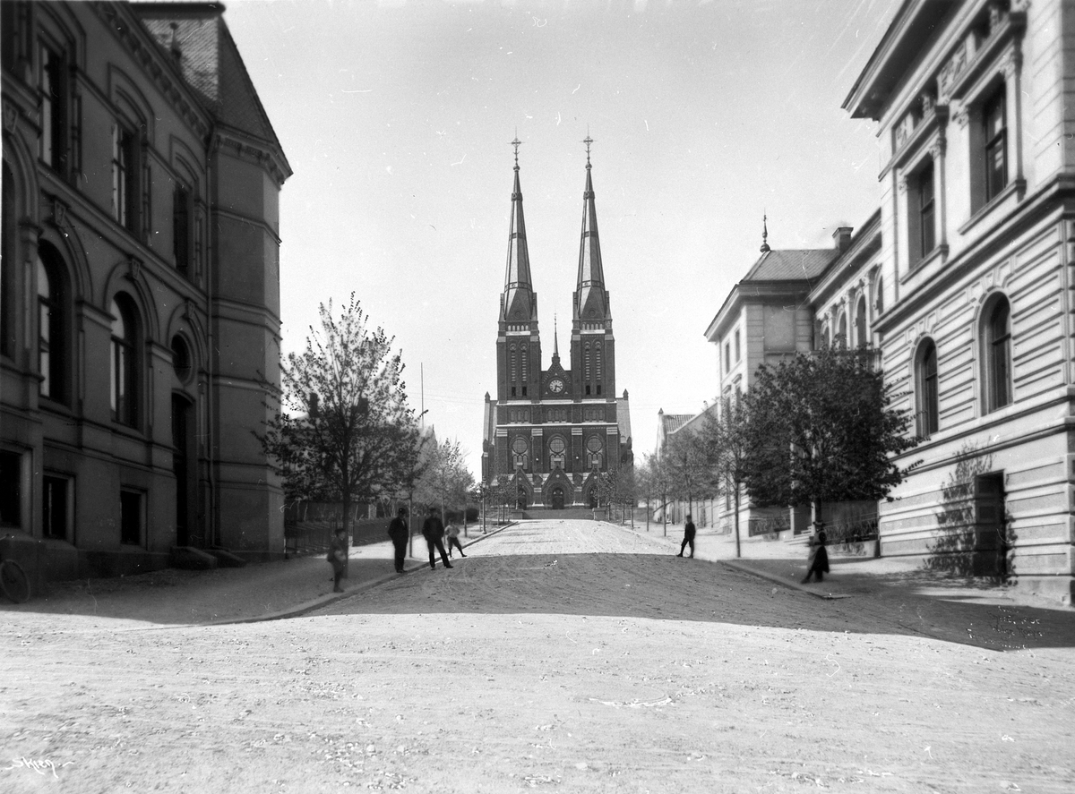 Anders Beer Wilse, Prot: Skien - Kirken, Banken og Festiviteten Mai 1902