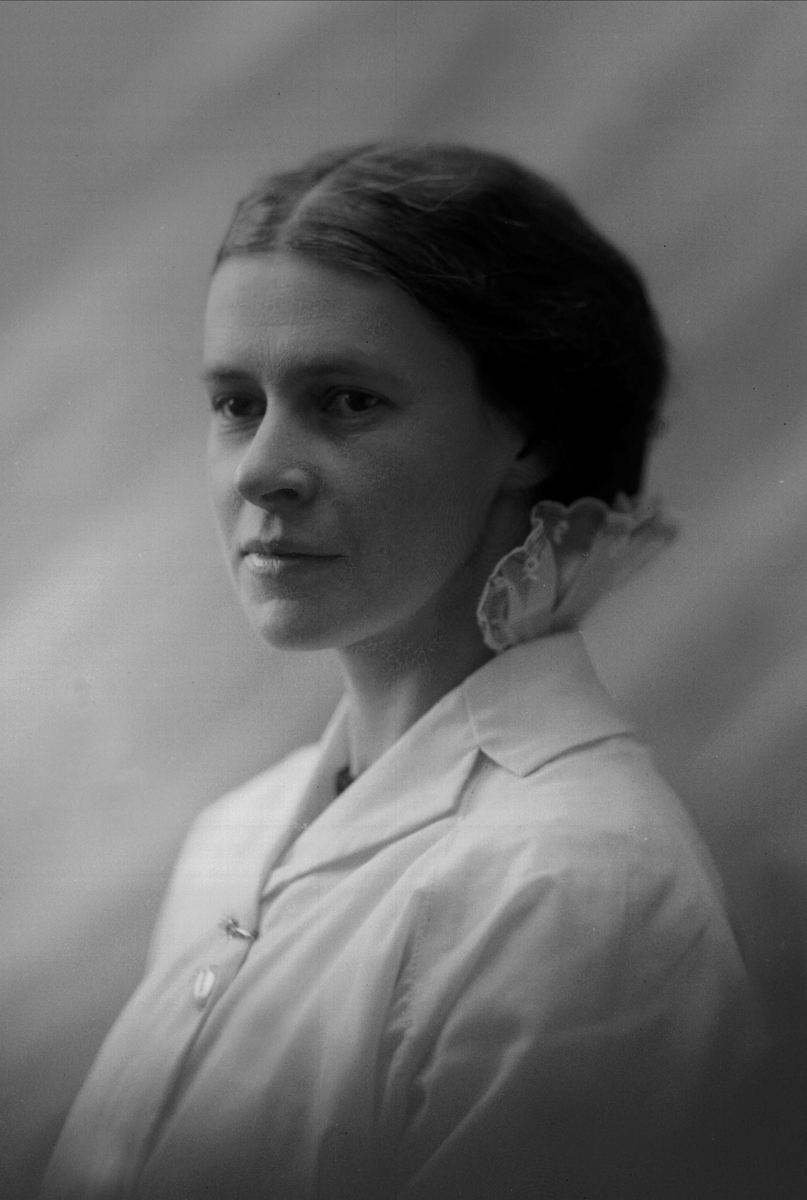 Gustav Borgen, Portrett, ung pike. Ellen Hugo. 1915.