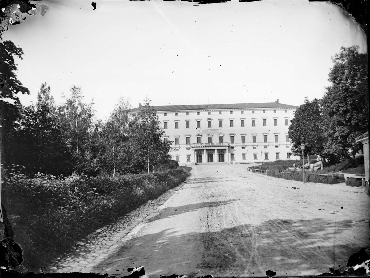 Henri Osti's Fotografiateliér, Uppsala universitetsbibliotek och Carolinabacken, Uppsala sannolikt 1860-tal