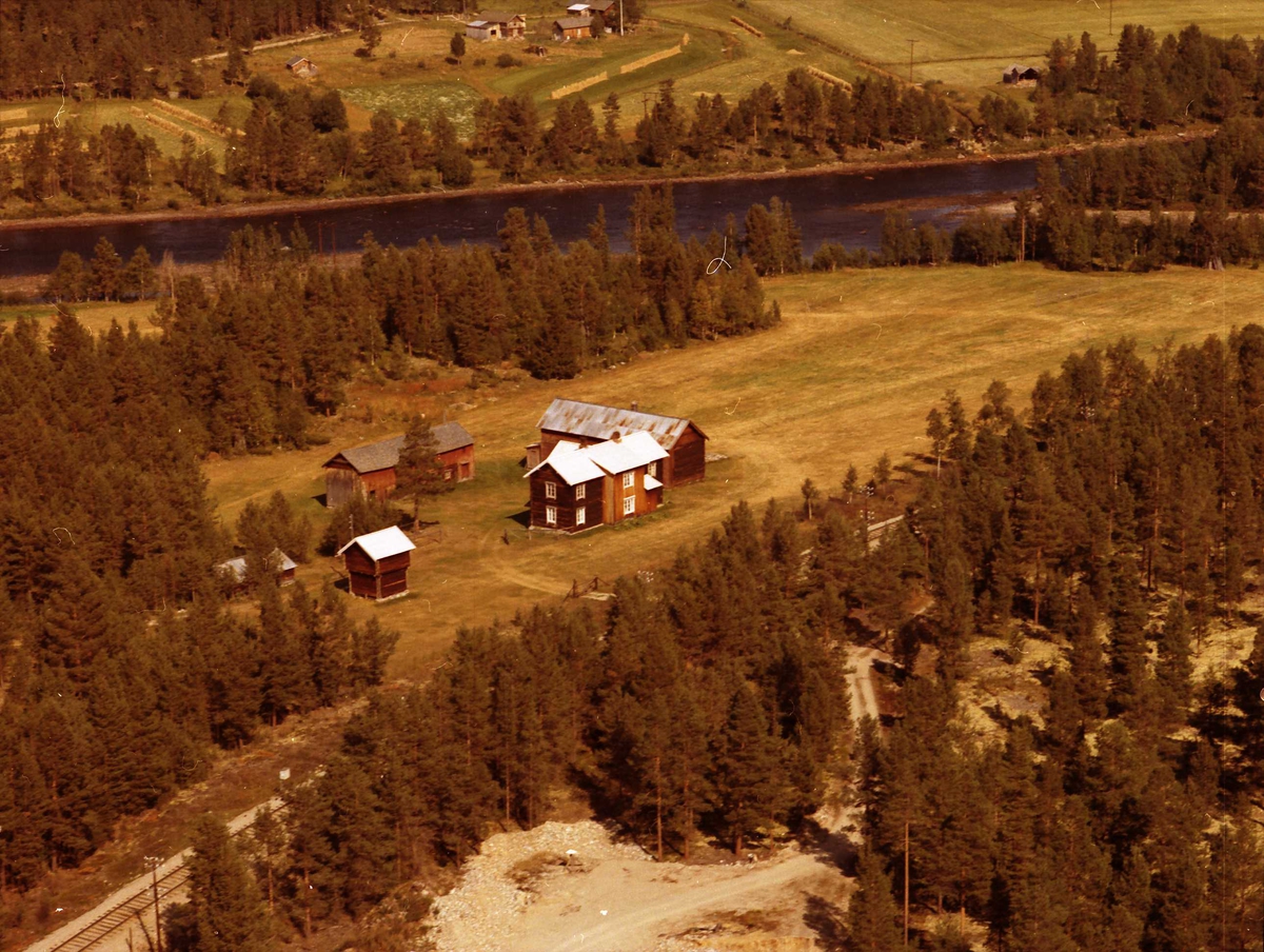 Widerøes Flyveselskap A/S, Gårdsbruk.