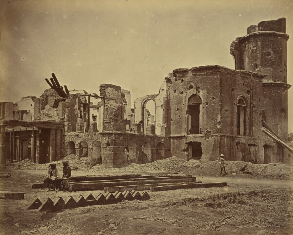 Felice Beato, [Ruins of the Residency]