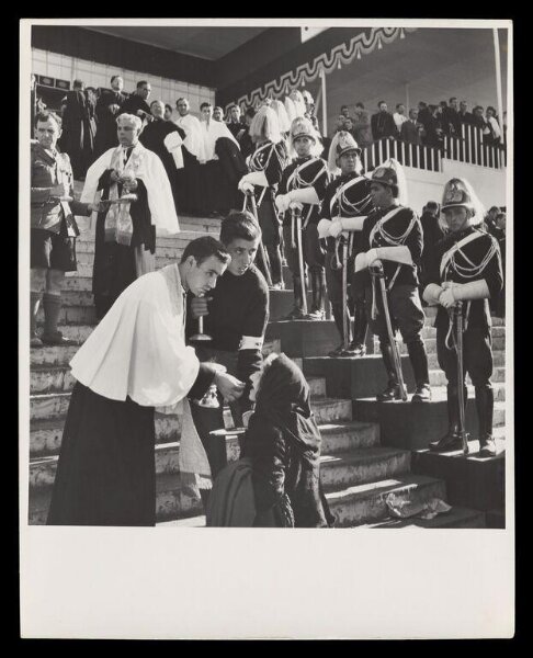 Hardy, Bert, A Million Pilgrims