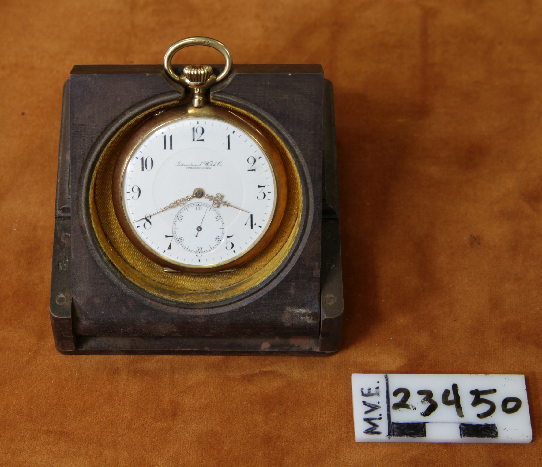 International Watch Co. Schaffhausen, Ρολόϊ τσέπης σε ξύλινη θήκη