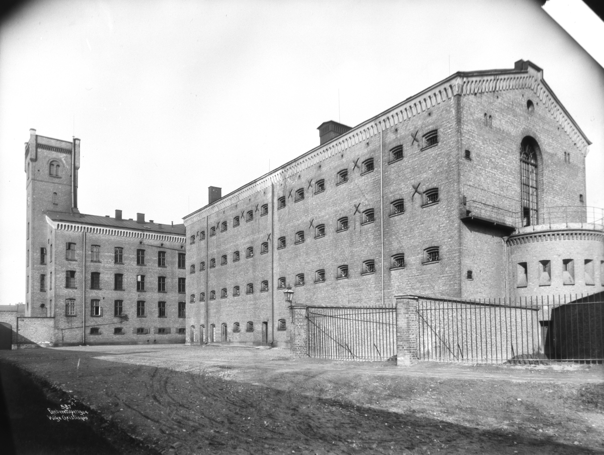 Anders Beer Wilse, Prot: Bodsfængselet Fra indenfor murene 9/5-04 Botsfengslet er i dag en del av Oslo kretsfengsel.
