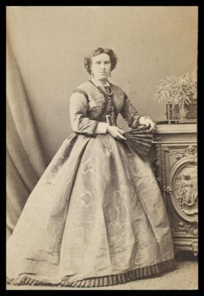 London Stereoscopic and Photographic Company, Guy Little Theatrical Photograph