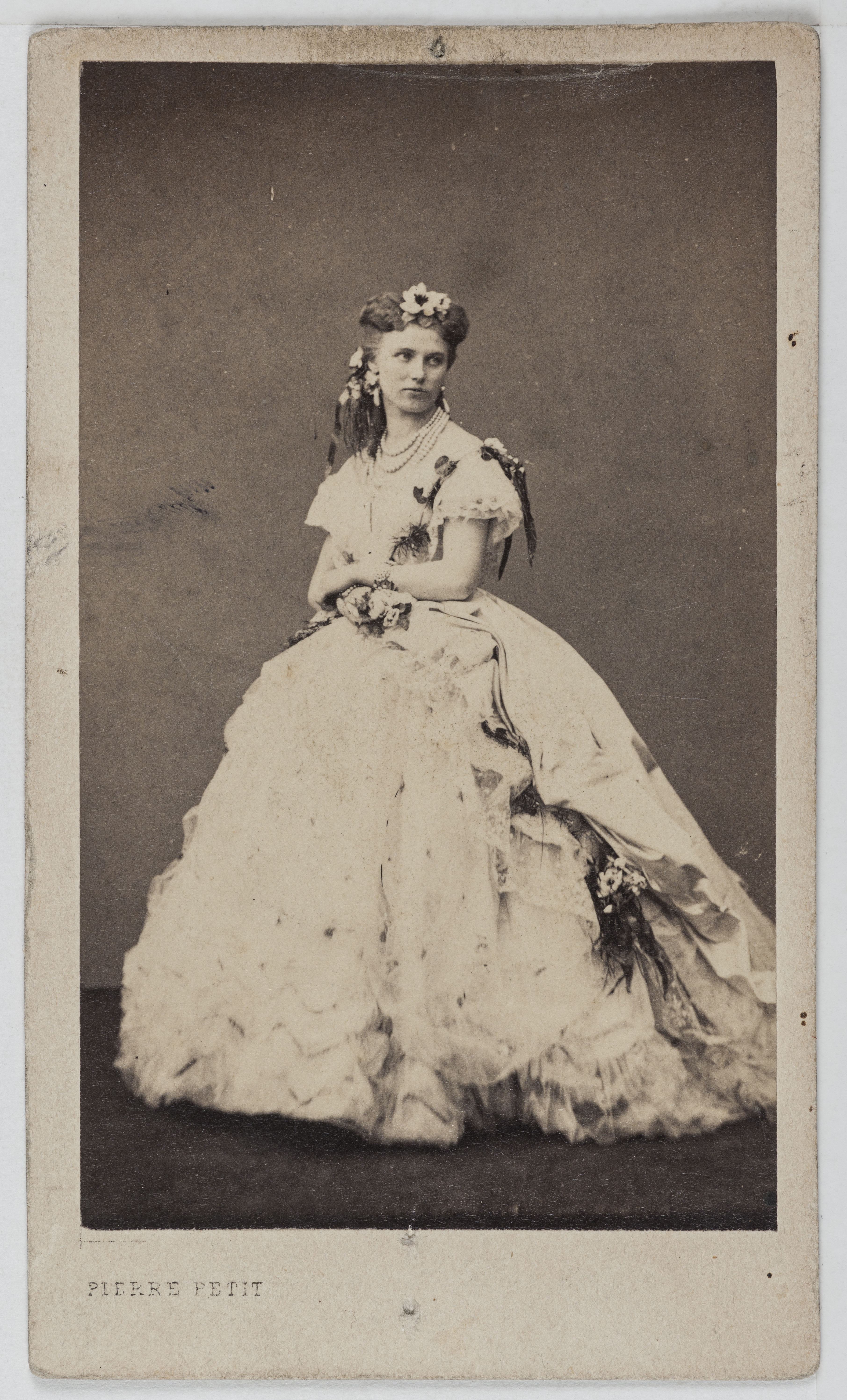 Pierre Petit, Portrait de Christine Nilsson (1843-1921), épouse Rouzaud, chanteuse d'opéra suédoise.