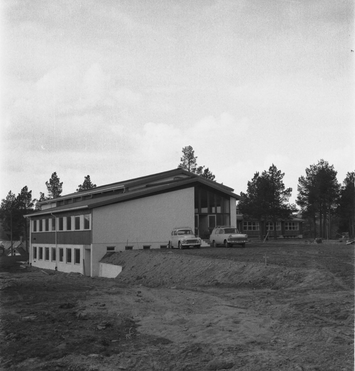 Per Magne Grue, Os, Dalsbygda, Dalsbygda samfunnshus og skole