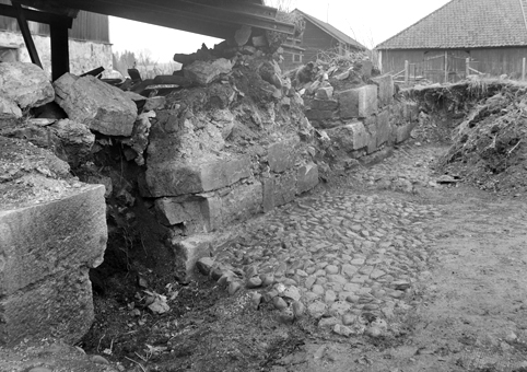 Anno Domkirkeodden, HAMAR BISPEGÅRD, HAMARKAUPANGEN, BORGGÅRDEN, BYGNING K, DOMKIRKEODDEN, ARKEOLOGI, GERHARD FISCHER, FOTO NORMANN 13. 10. 1948, FOTO 36.