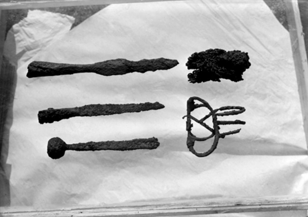 Anno Domkirkeodden, FUNN, MIDDELALDER, HAMARKAUPANGEN, SPYDSPISS, FRAGMENT BRYNJE.