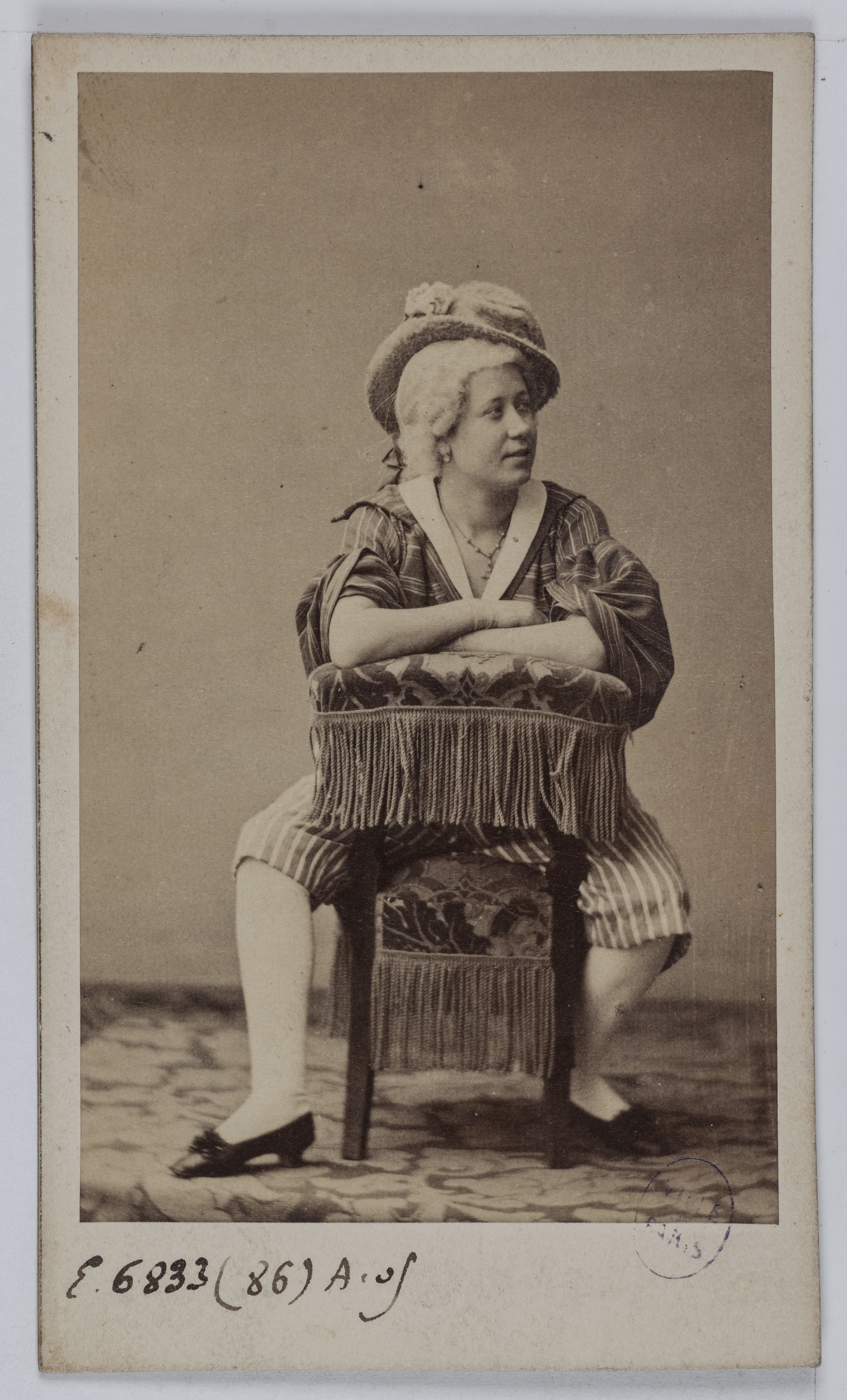 Pierre Petit & Trinquart, Portrait de Marguerite Badel, dite Rigolboche, danseuse excentrique au Théâtre des Délassements Comiques entre 1855 et 1860.