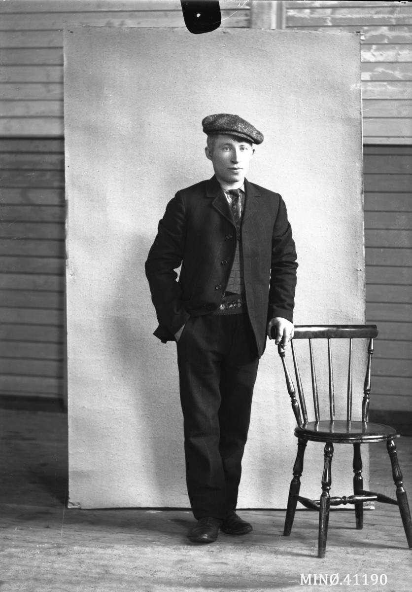 Oscar Holte, Portrett av mann