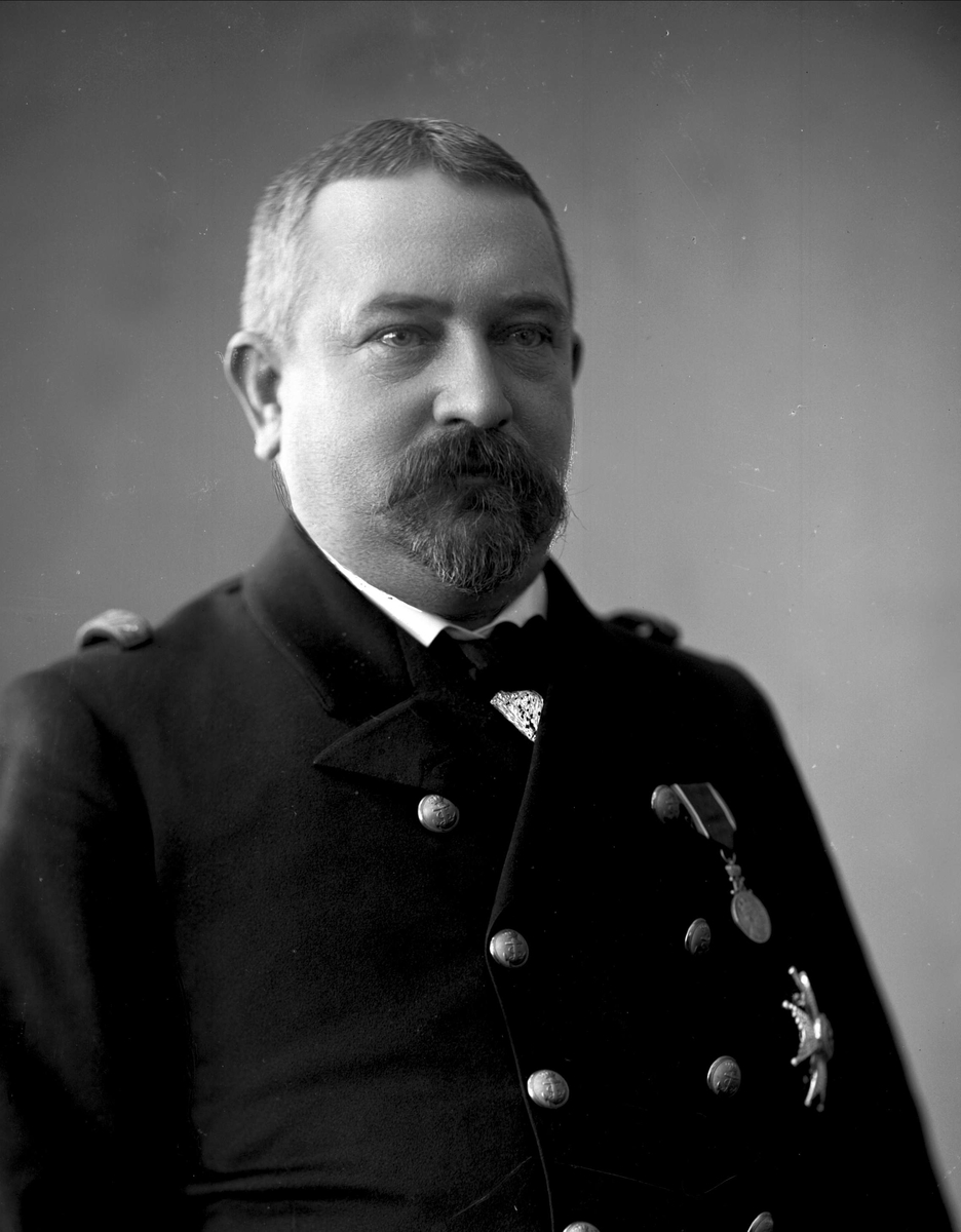 Gustav Borgen, Portrett, kommanderende admiral Karl Fredrich Griffin Dawes i uniform.