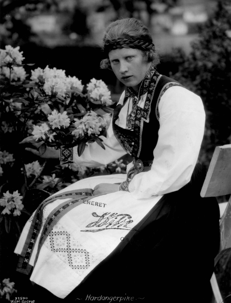 Anders Beer Wilse, Kvinnedrakt, Hordaland