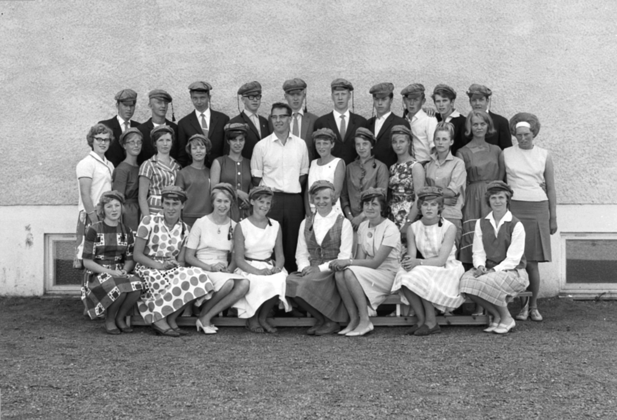 Anno Domkirkeodden, GRUPPE: SKOLEELEVER, KLASSE, STANGE KOMMUNALE REALSKOLE, 29 ELEVER, RUSS, LÆRER BJØRNAR ØSTGAARD