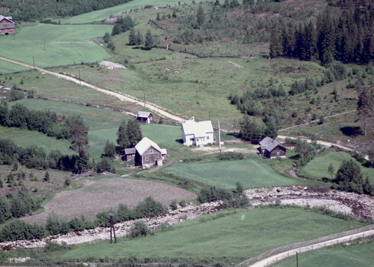 Widerøes Flyveselskap A/S, Flyfoto, Løten. Furali (Gnr 0415-83/7, nå 0415-273/24). Svartbekkvegen 10