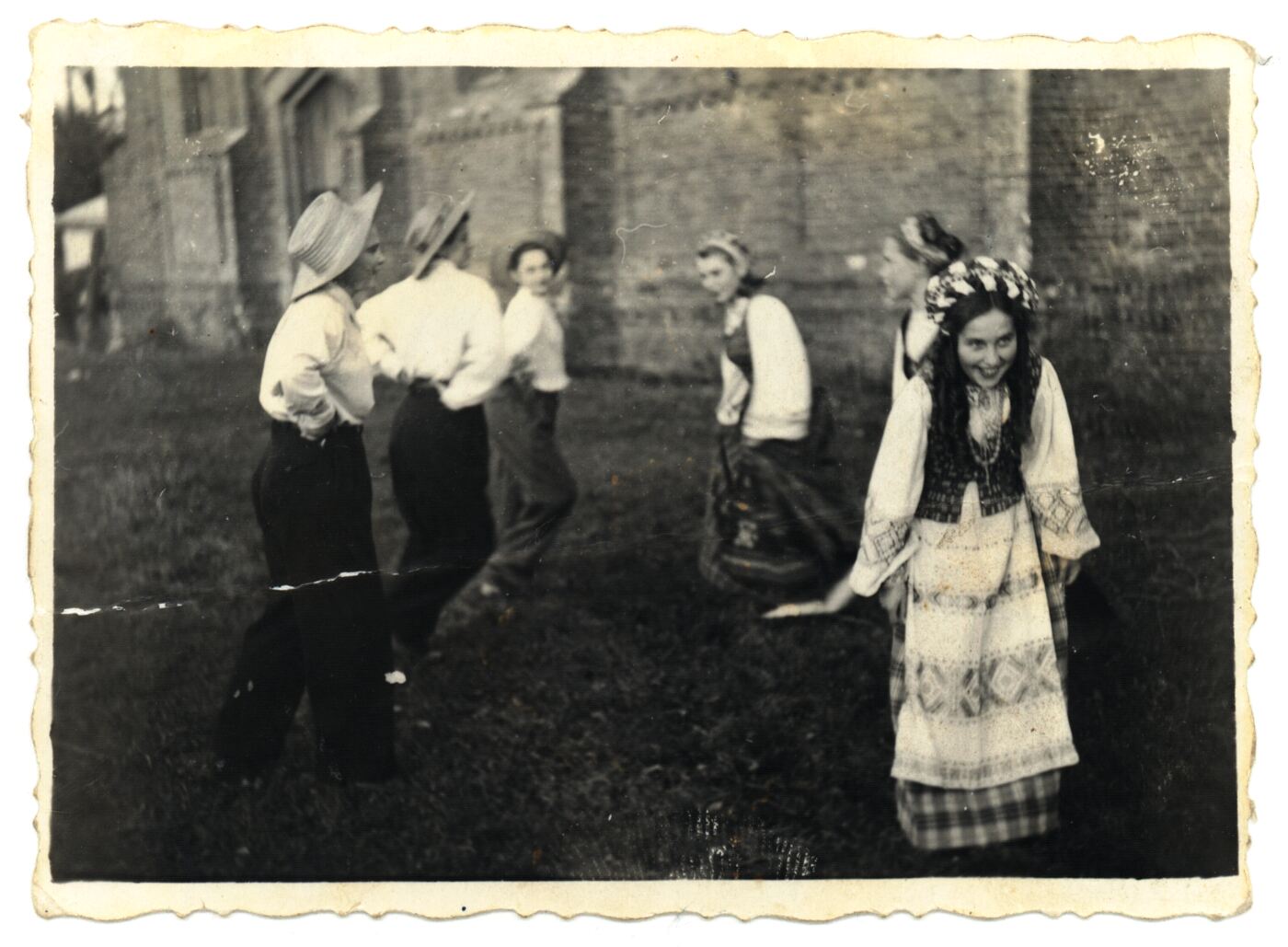 Nežinomas fotografas, Raudondvario moksleivių tautinių šokių kolektyvas